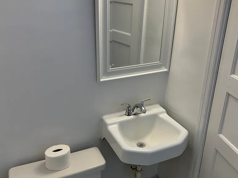 302 1st St #3 — Photo 7