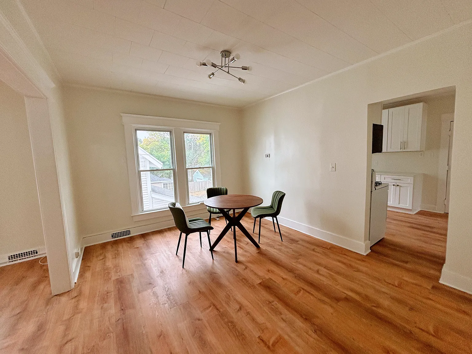 2 bed, 1000 sqft, $1,600 — Photo 4