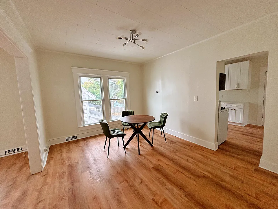 203 Lillian Ave #2