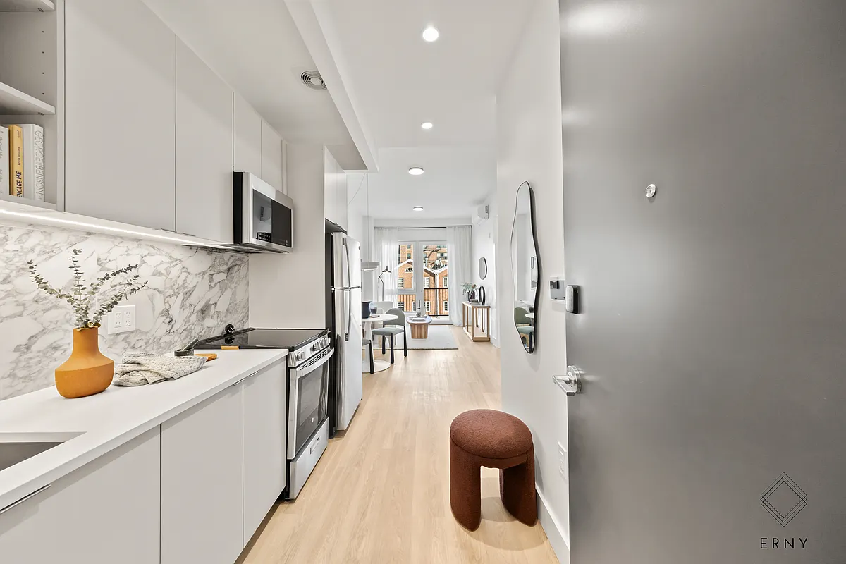 Building Photo - 354 E 28th St #3J