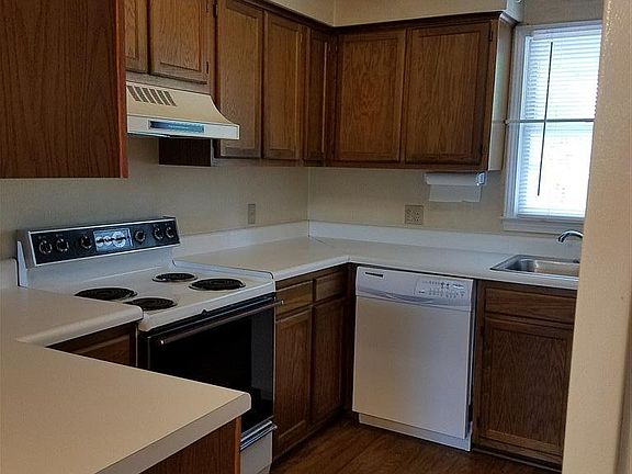 3rd image of 106 Meadow Park Ln APT C