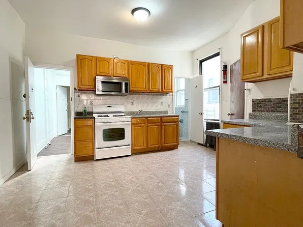 934 40th Street image 1 of 5