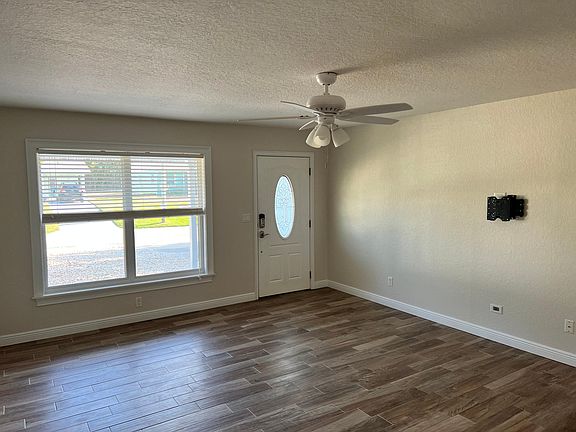 5th image of 812 E 18th Ave
