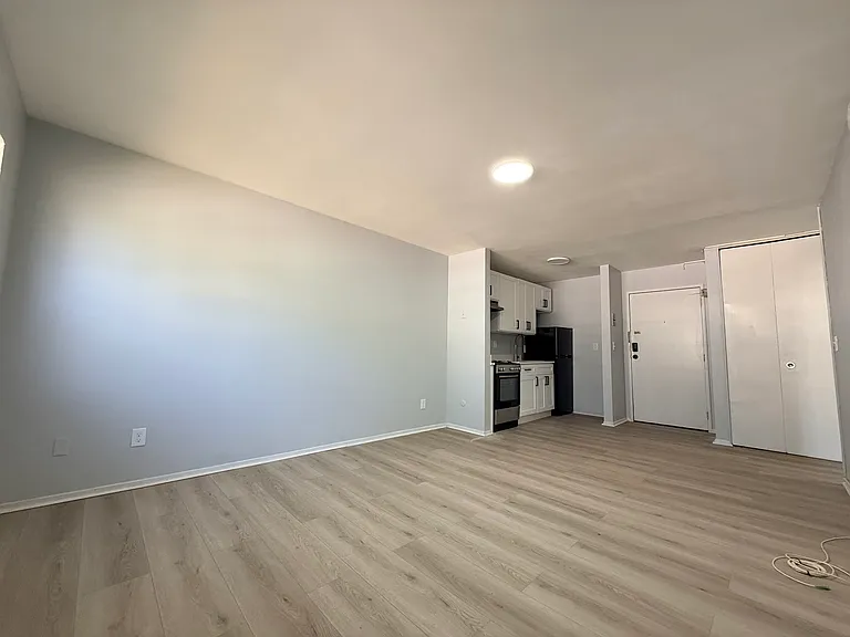 76-78 E Park St #11 — Photo 1