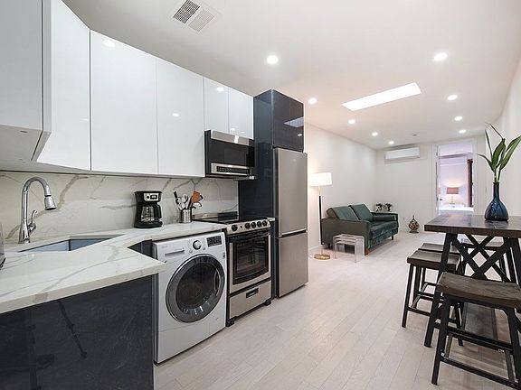 3rd image of 2284 2nd Ave APT 1A