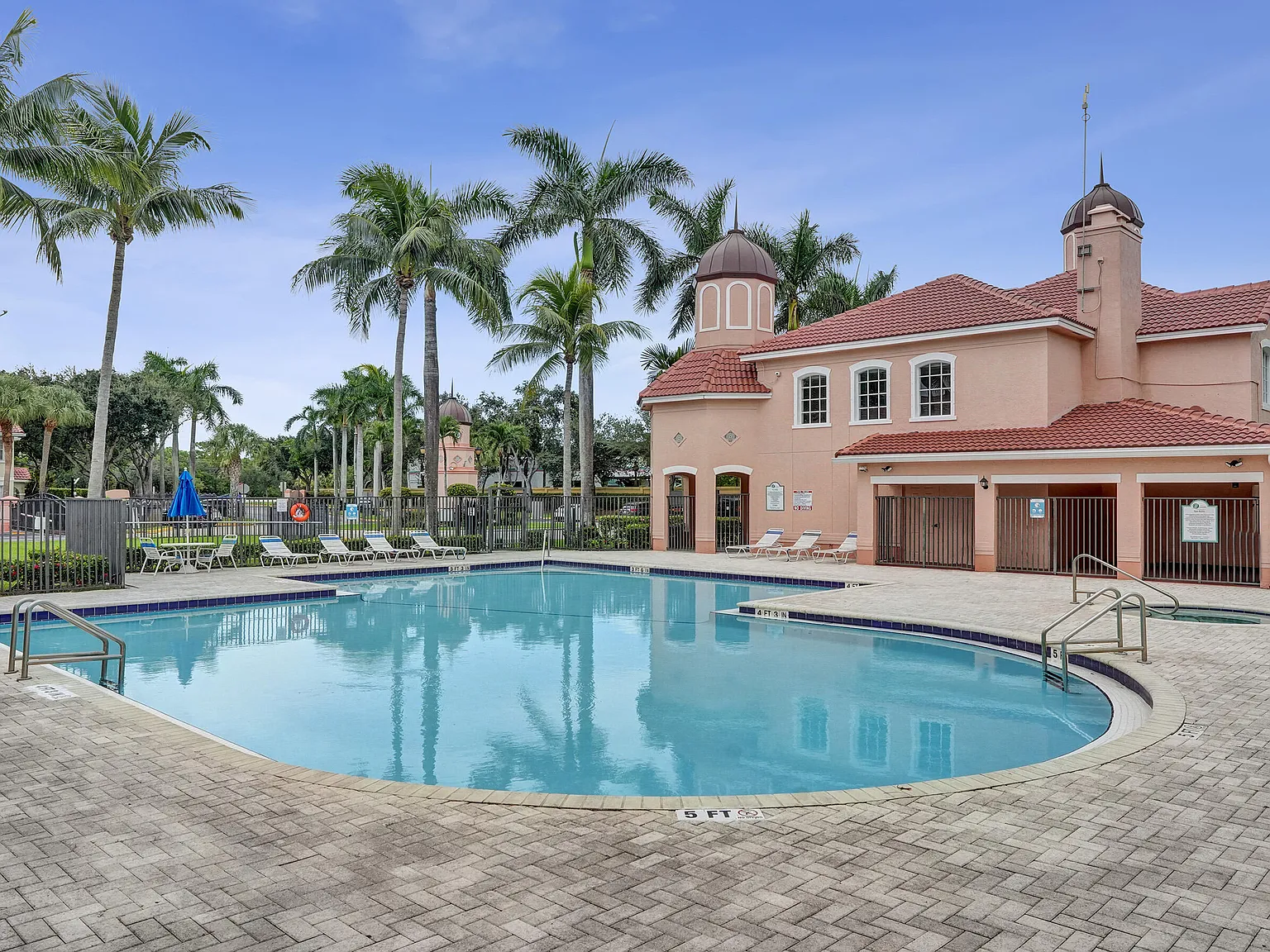 2 bed, 2.0 bath, 1321 sqft, $2,350 — Photo 4
