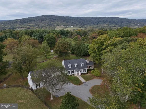 19821 Foggy Bottom Rd, Bluemont, VA 20135