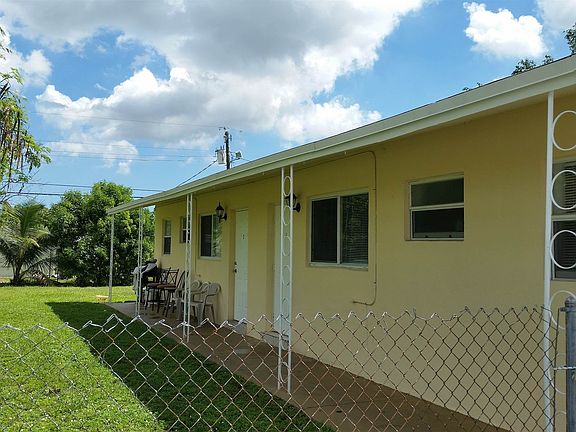 2nd image of 1870 Gardenia Rd