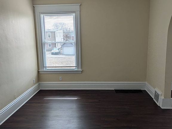 3rd image of 516 11th St #1