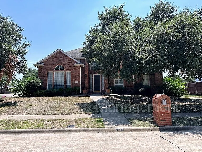 3200 Blenheim Ct — Photo 1