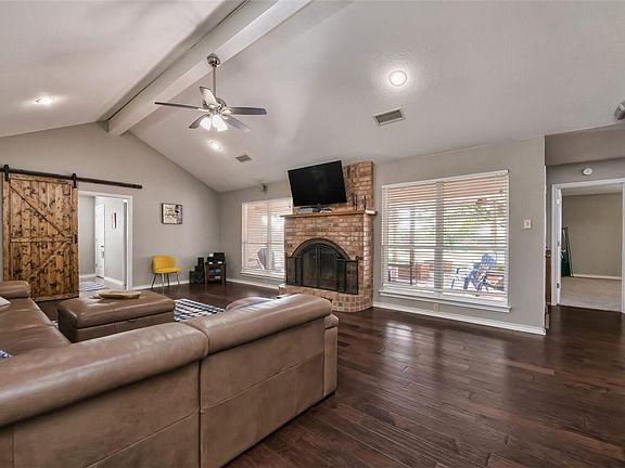 3rd image of 2715 Burl Ln