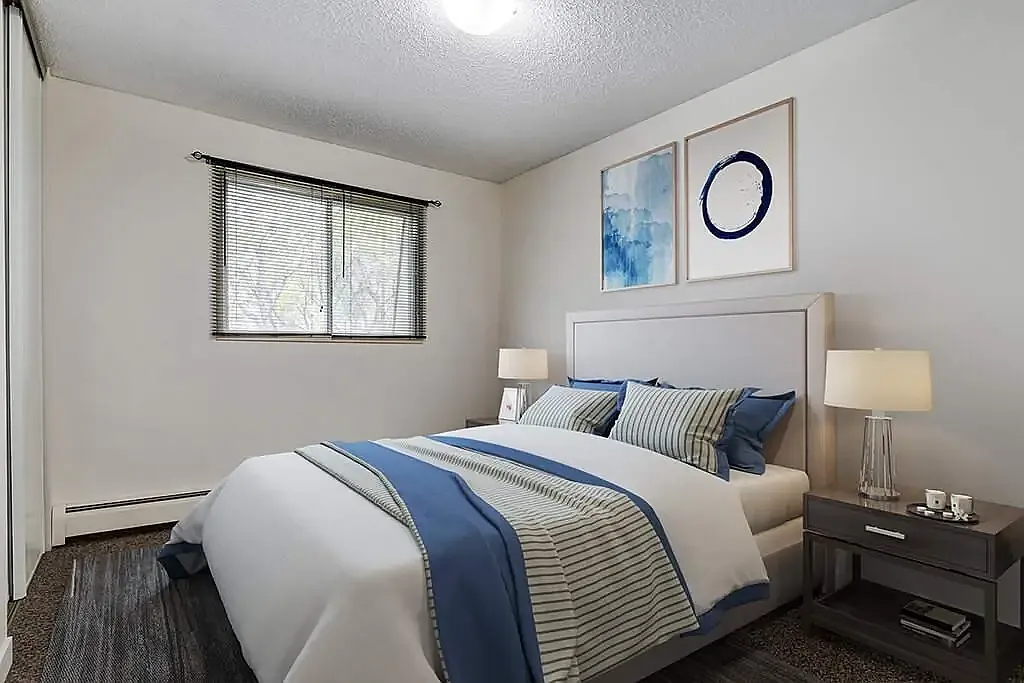 Huxley Apartments — Photo 4