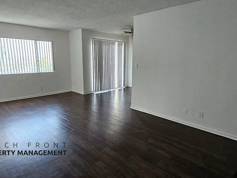 200 W. Arbor Vitae St. — Photo 21