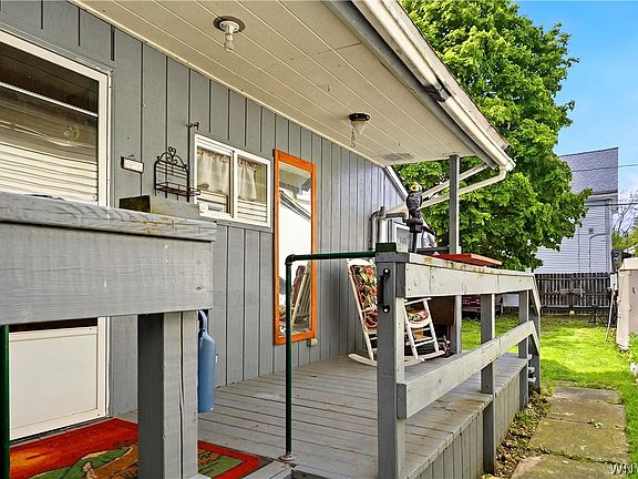 3rd image of 366 Bristol St