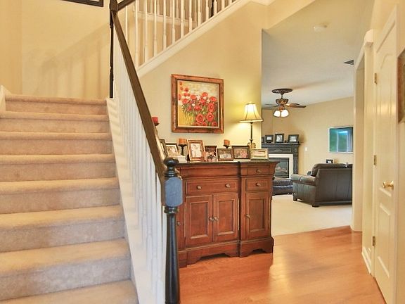 5th image of 411 Edgebrooke Ln