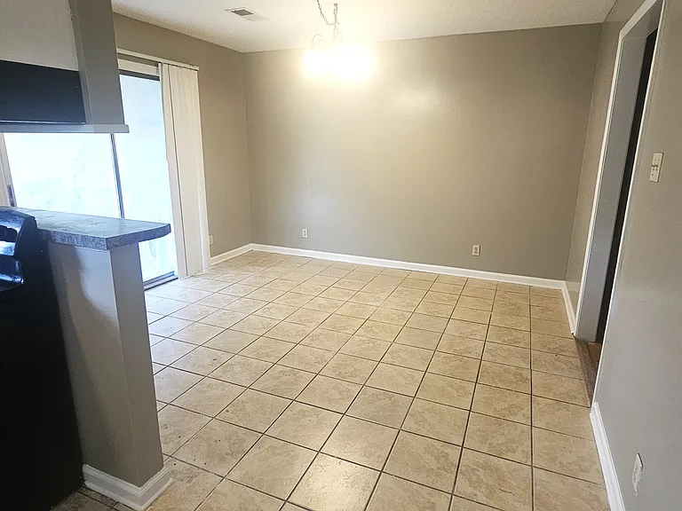 2313 Ashland Dr — Photo 4