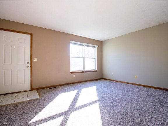 2nd image of 1217 Benton St