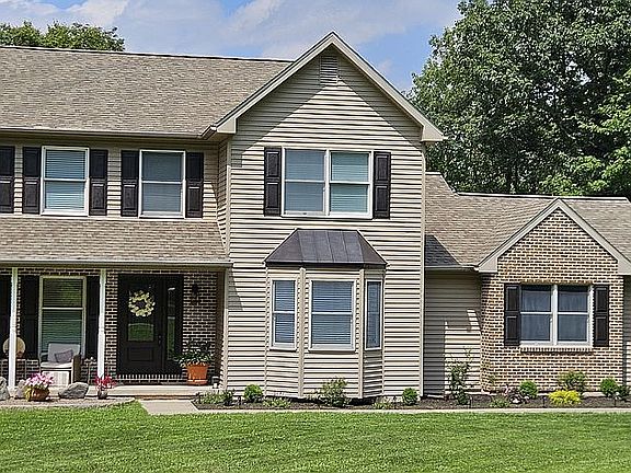 3rd image of 227 Evergreen Ct