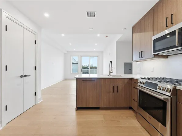 921 Madison Street image 3 of 22