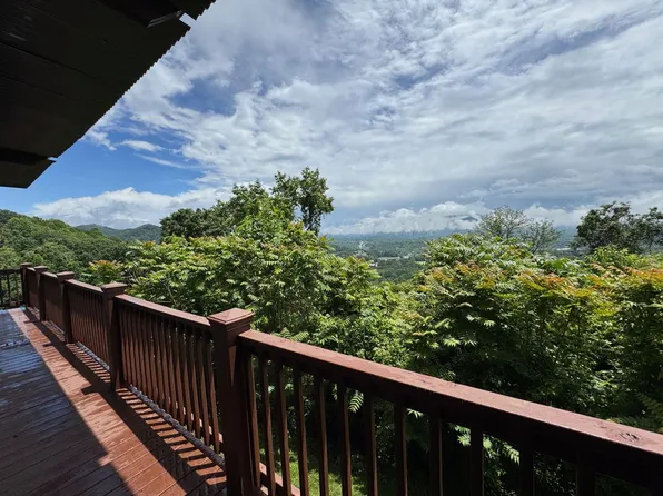 466 Windswept Dr, Asheville, NC 28801