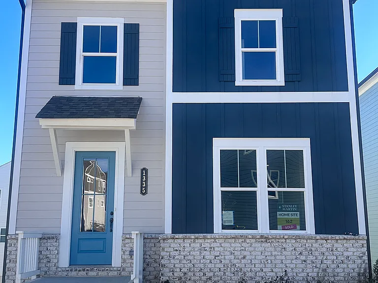 1335 Creek View Ln NW — Photo 1