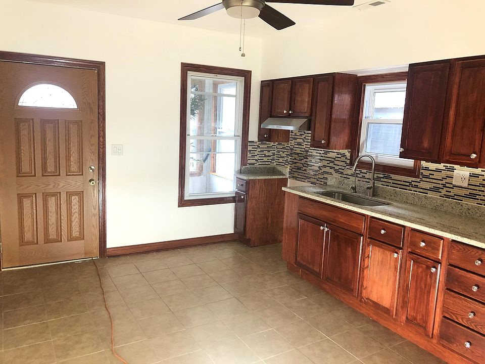 1st image of 4247 S Maplewood Ave #2