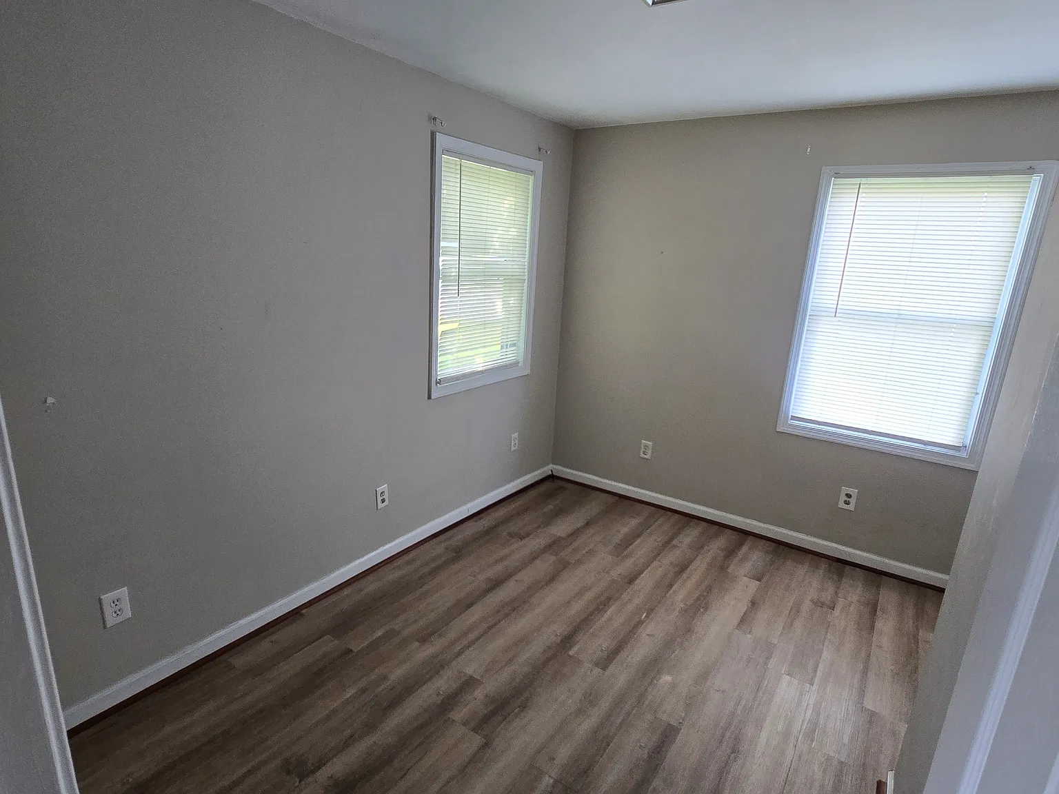 3 bed, 972 sqft, $1,900 — Photo 3