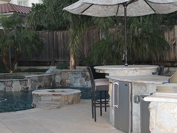 Grotto Pool/Spa & Kitchen