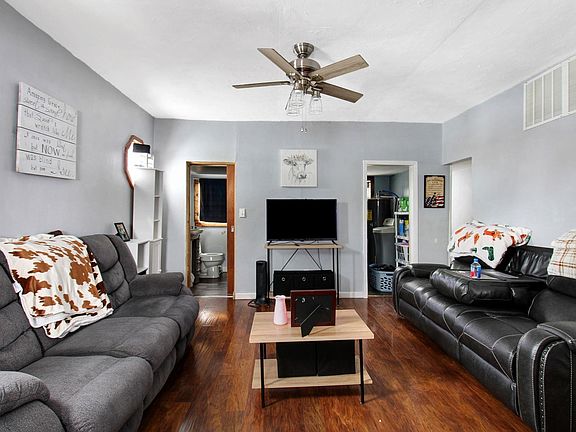 5th image of 207 W Washington St