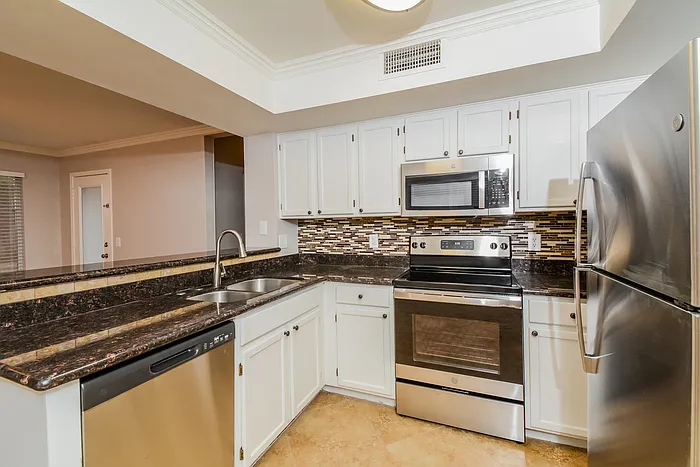 4955 W Oraibi Dr — Photo 5