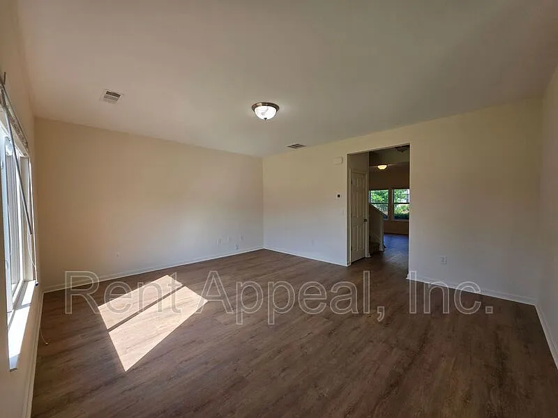 4 bed, 2.5 bath, 2268 sqft, $2,325 — Photo 4