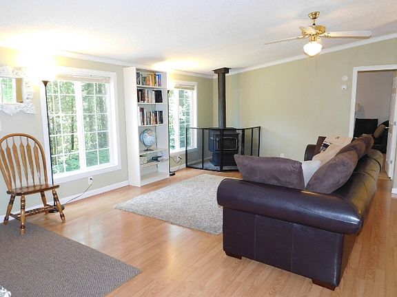 5th image of 10241 Laburnum Ln SE