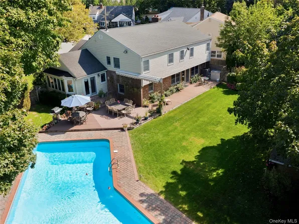 5 Major Court, Rockville Centre, NY 11570