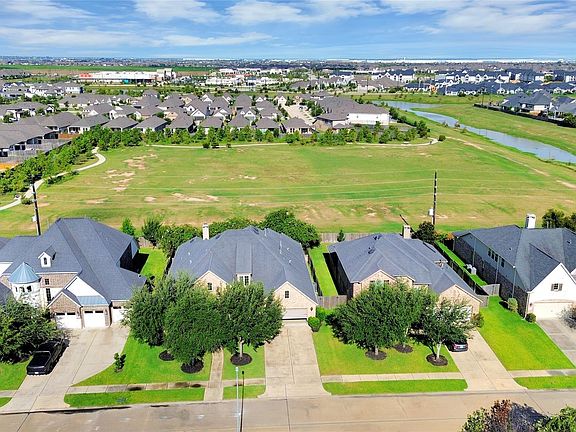 3rd image of 2414 Crossvine Dr