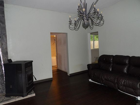 5th image of 304 E Washington St