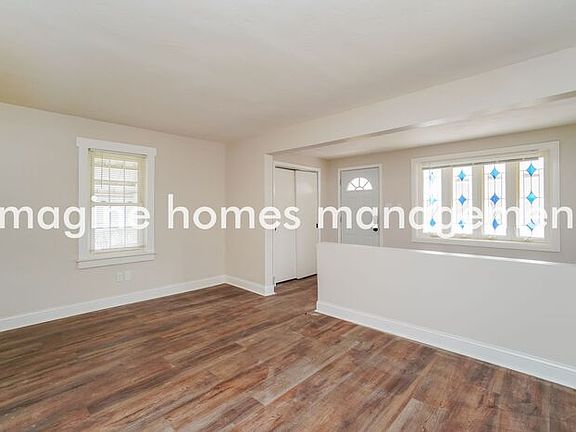 2nd image of 2828 Pine St
