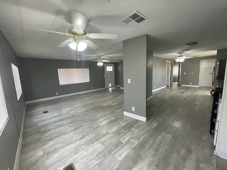 9410 S 11th Dr — Photo 5
