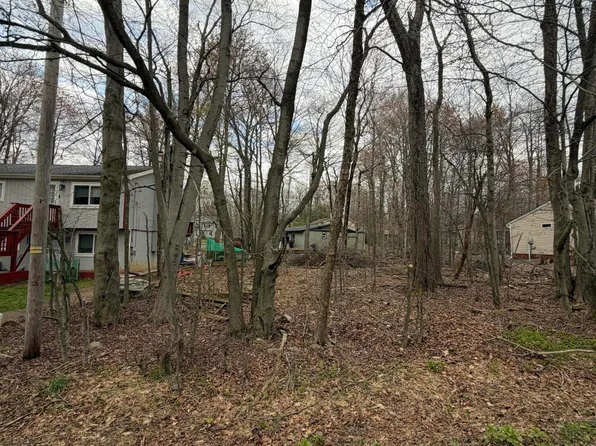 5328 Ledgewood Dr #363, Tobyhanna, PA 18466
