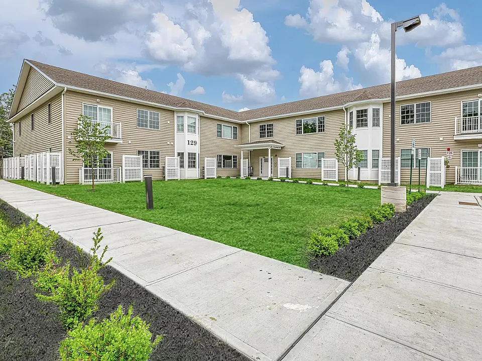 127 Spring St #208