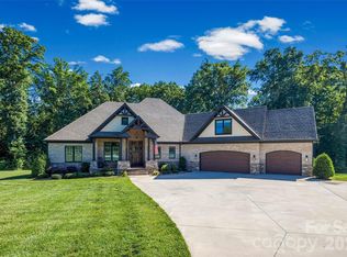 517 Linwood Rd, Mooresville, NC 28115