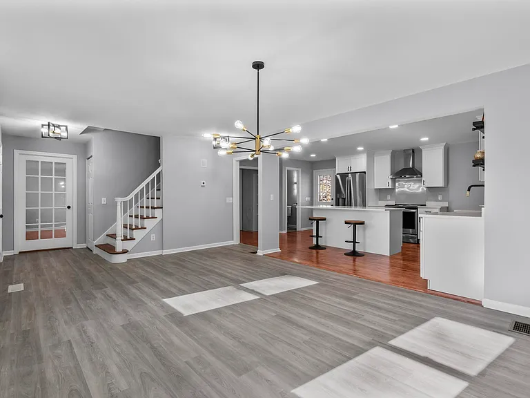 40 Harkness Dr — Photo 5