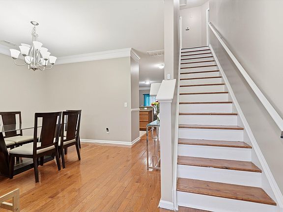 4th image of 222 Oglethorpe Cir