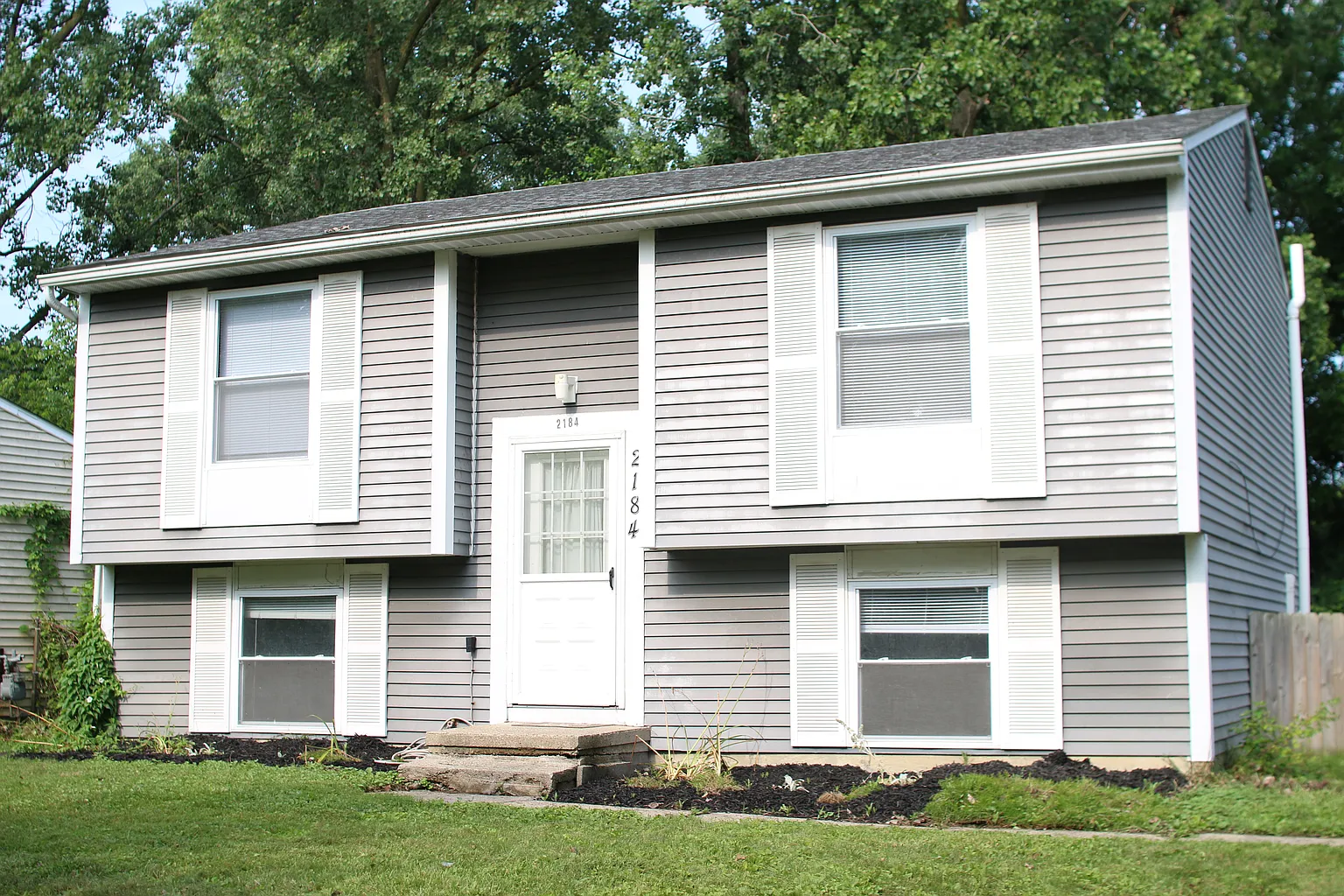 2184 Hemlock Dr photo 1