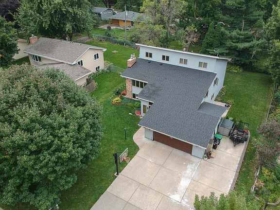 4th image of 5880 Matterhorn Dr NE