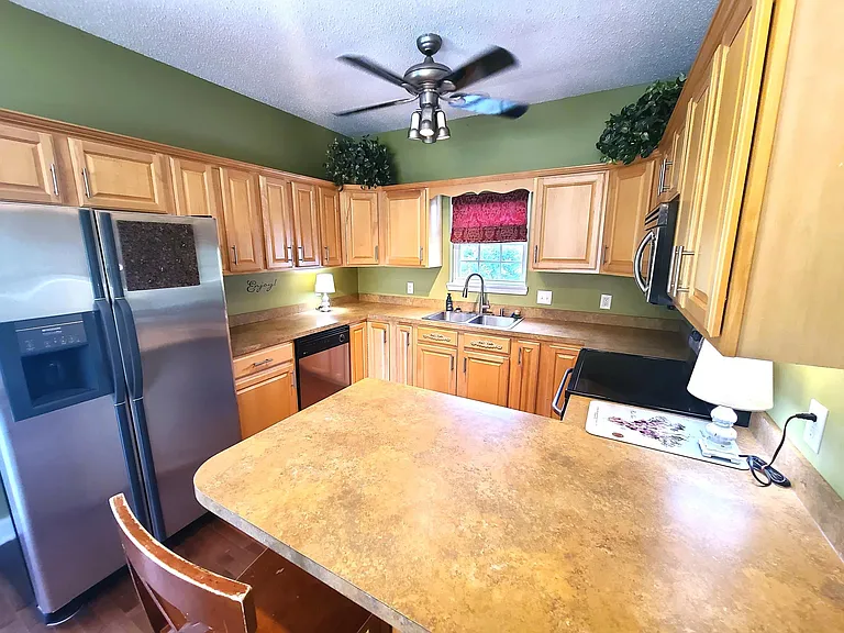 518 Cloverfield Ln — Photo 11