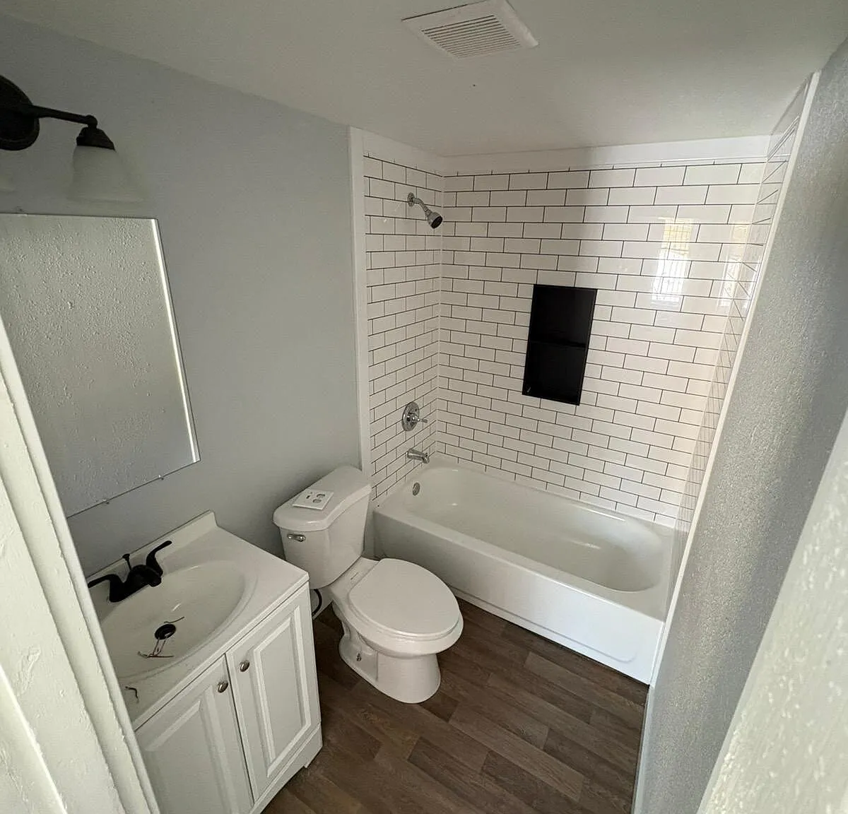 5846 Page Blvd — Photo 2