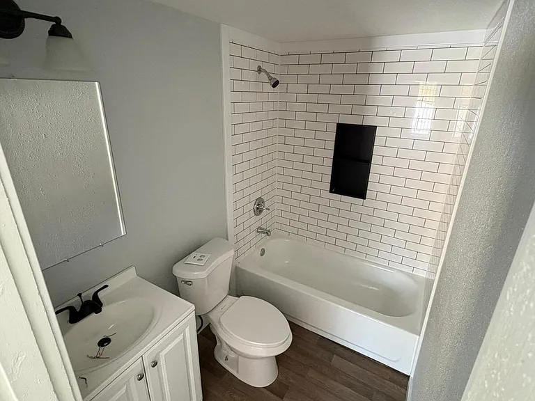 5846 Page Blvd #A — Photo 8