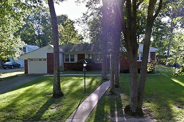 1st image of 905 Briar Ave