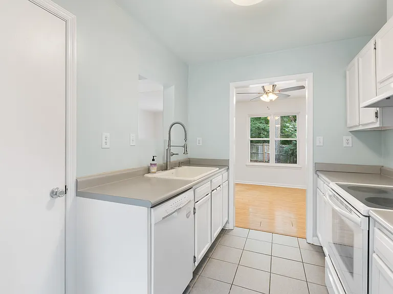 337 Hutton Cir — Photo 9