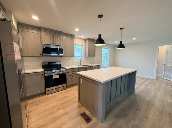 23649 W Lakepoint Dr #168, Channahon, IL 60410